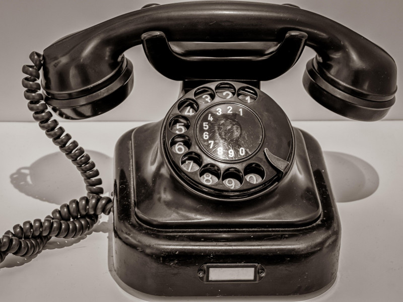 Keď sa volalo z predsiene – čaro pevnej linky a listovanie v hrubom telefónnom zozname