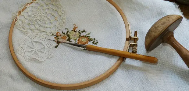 Obrusy a vyšívané dečky